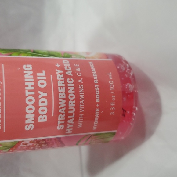 Shimmering coconut polyglutamic oil and strawberry hyaluronic acid smoothing oil - Picture 3 of 10